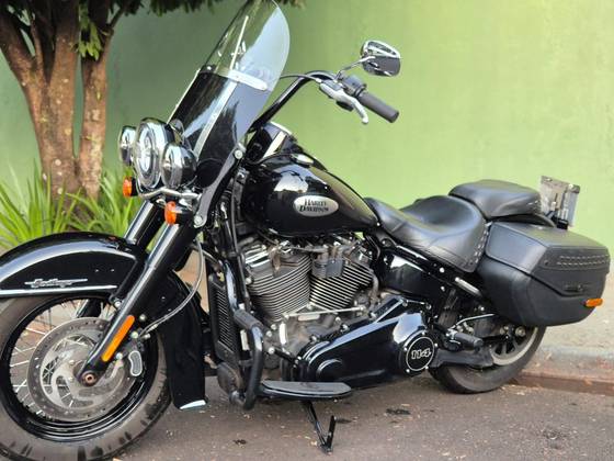 HARLEY-DAVIDSON SOFTAIL HERITAGE CLASSIC 114 